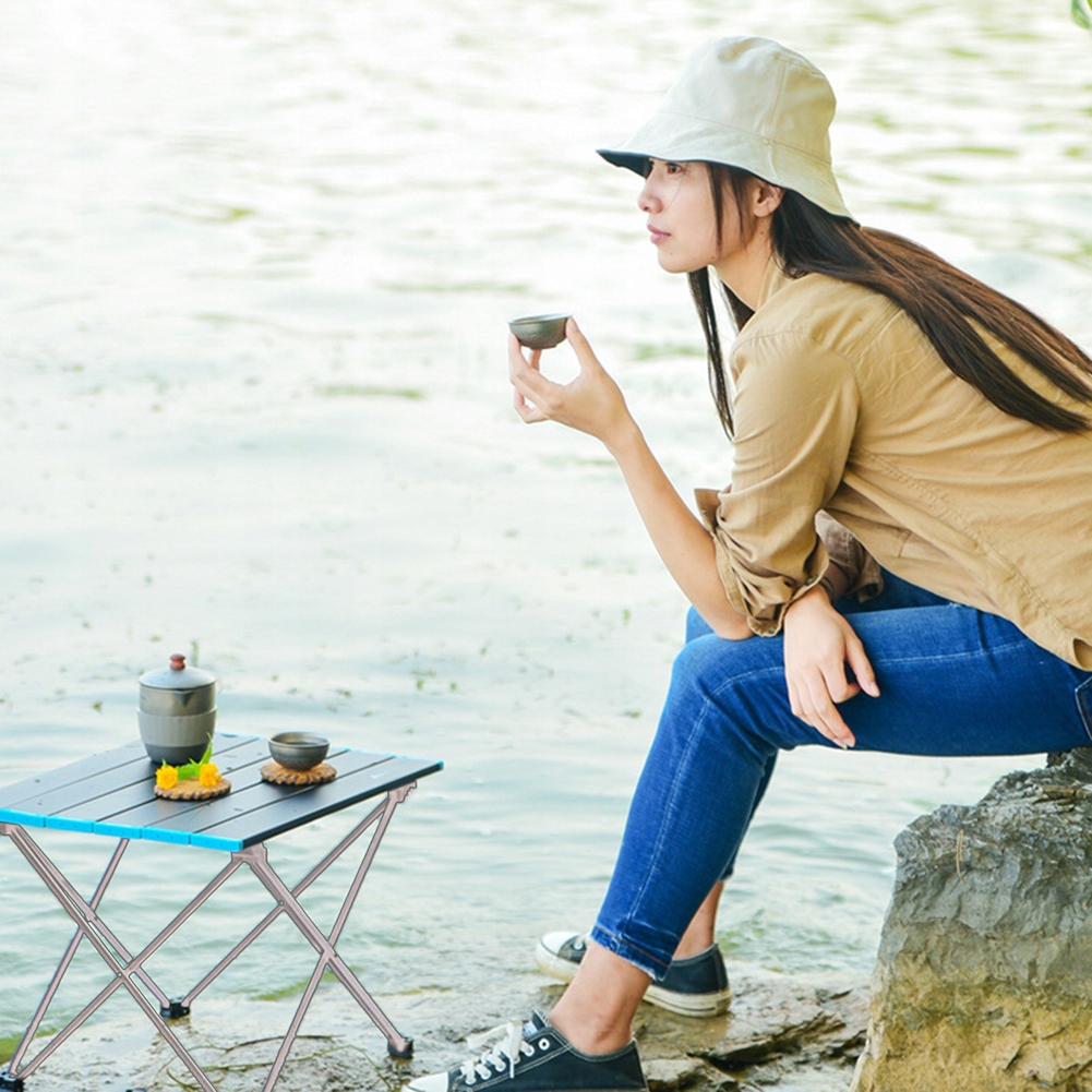 Přenosný zahradní stůl skládací stolek kempingový 68 cm