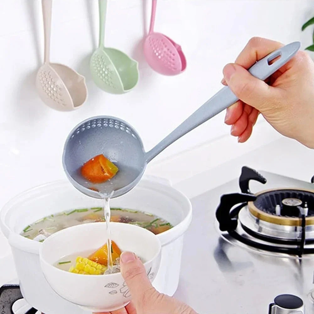 Kuchyňská plastová naběračka a cedník 2v1 na polévky