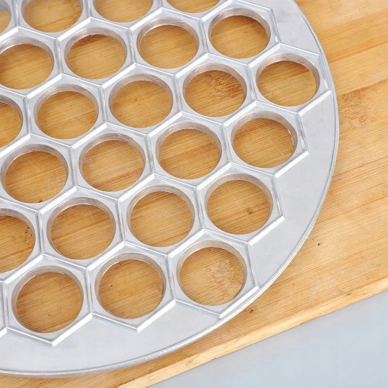 Vykrajovátka forma na výrobu ravioli knedlíků