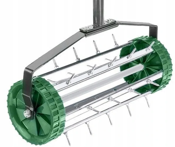 Ruční provzdušňovač trávníku válec s hroty vertikutátor pro provzdušnění trávníku aerator