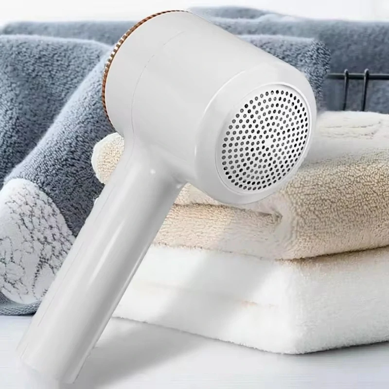 Dobíjecí holicí strojek pro odstraňování žmolků z oděvů 6 břitů